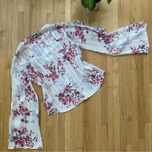 Lulus Tender Love White Floral Print Ruffled Sleeve Button-Up Blouse Size XS - Picture 9 of 12